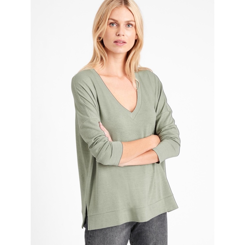 New Banana Republic Relaxed Top lightweight Sweater